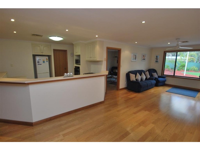 4 Lakeview Close, Woodcroft SA 5162