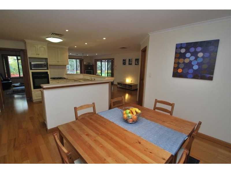 4 Lakeview Close, Woodcroft SA 5162