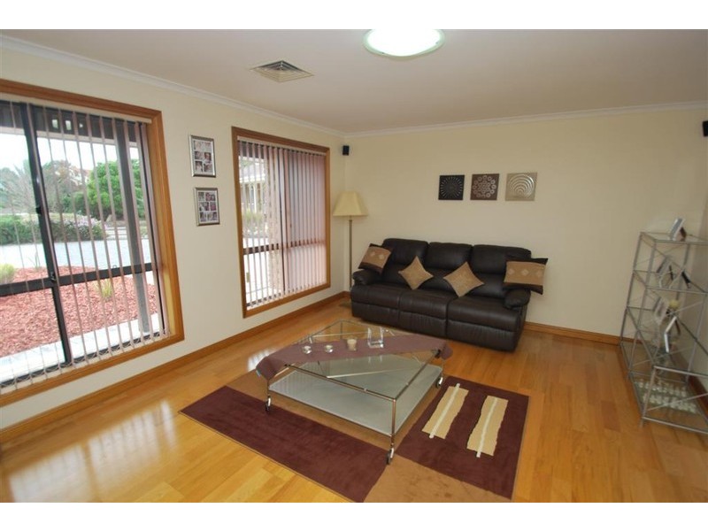 4 Lakeview Close, Woodcroft SA 5162