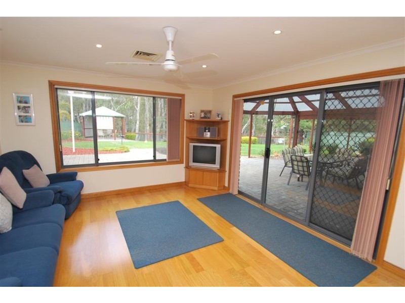 4 Lakeview Close, Woodcroft SA 5162