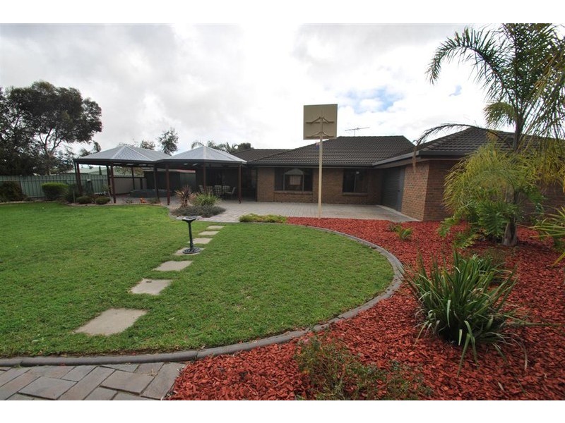 4 Lakeview Close, Woodcroft SA 5162