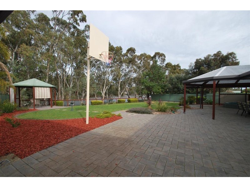 4 Lakeview Close, Woodcroft SA 5162