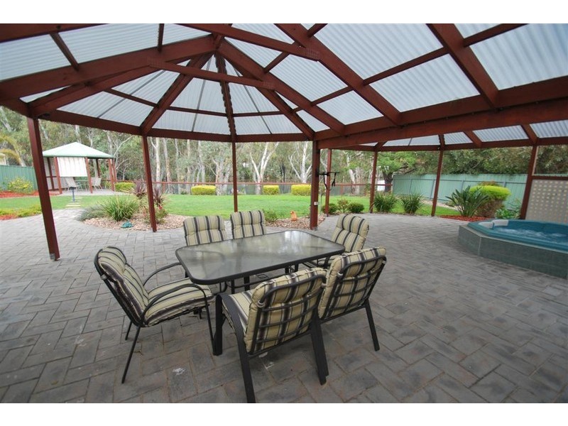 4 Lakeview Close, Woodcroft SA 5162