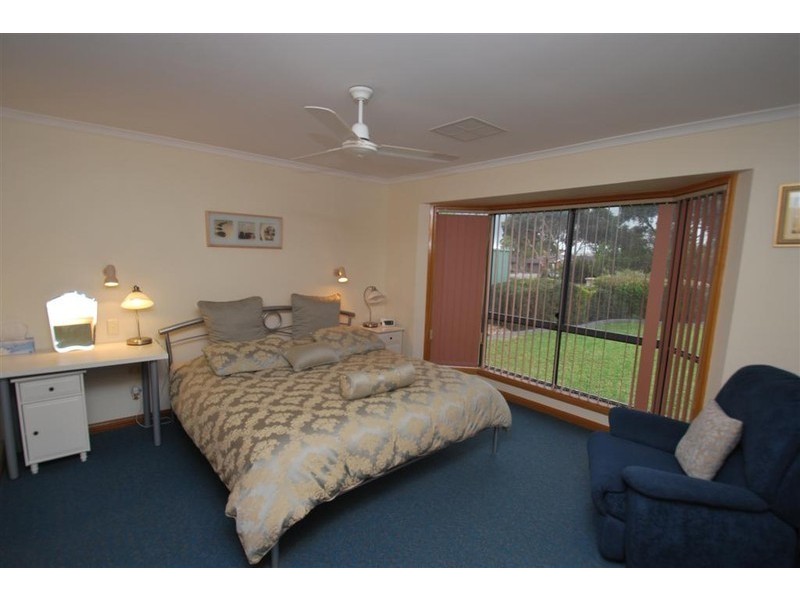 4 Lakeview Close, Woodcroft SA 5162