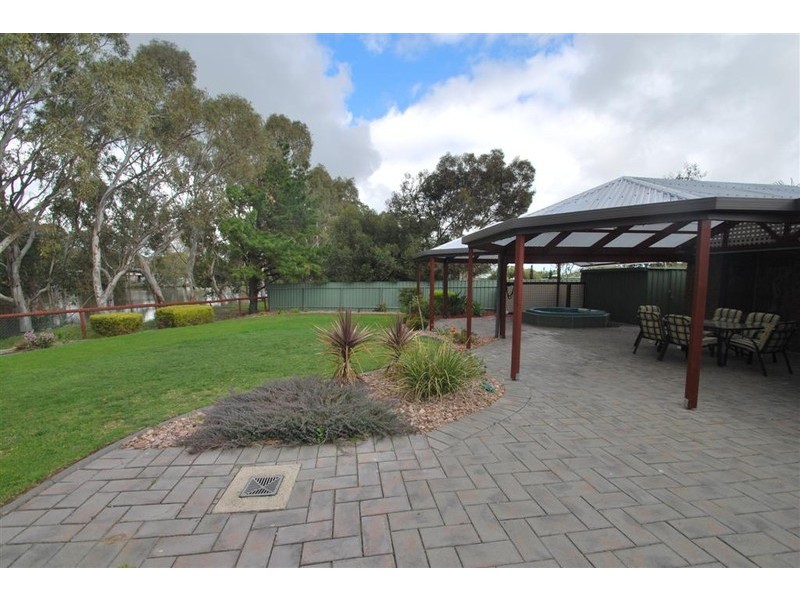 4 Lakeview Close, Woodcroft SA 5162