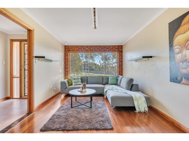 4 Esther Drive, Woodcroft SA 5162