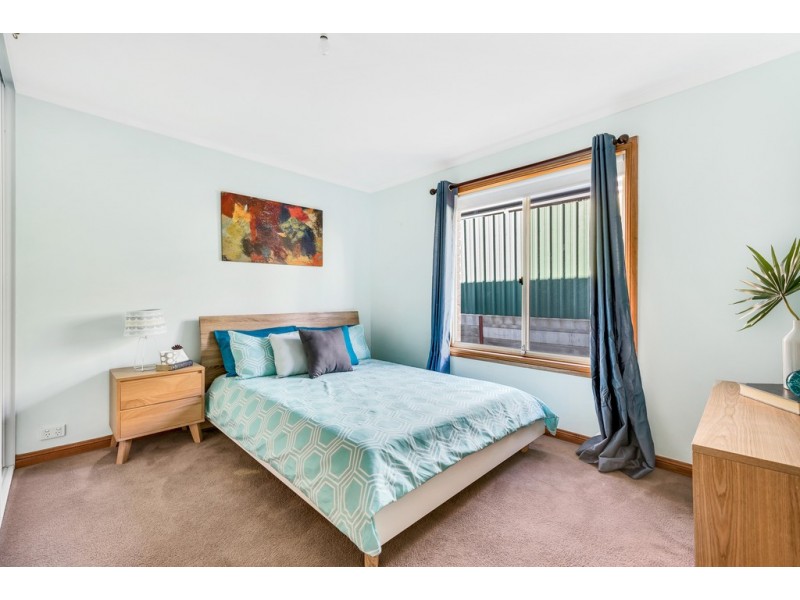 4 Esther Drive, Woodcroft SA 5162