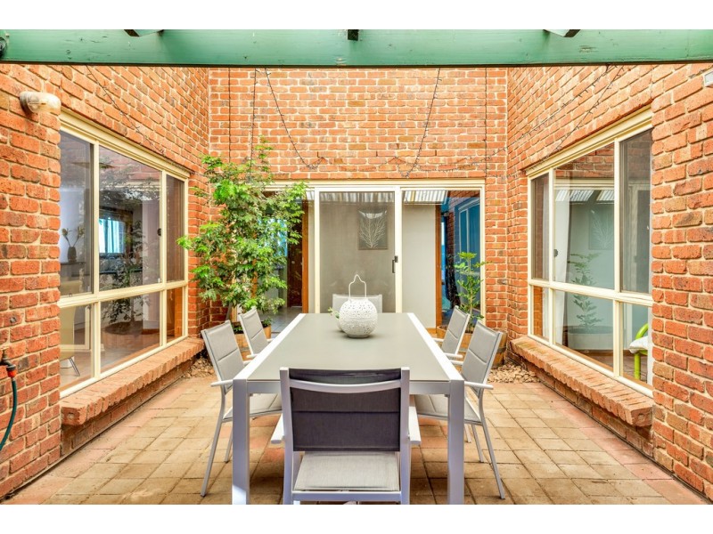 4 Esther Drive, Woodcroft SA 5162