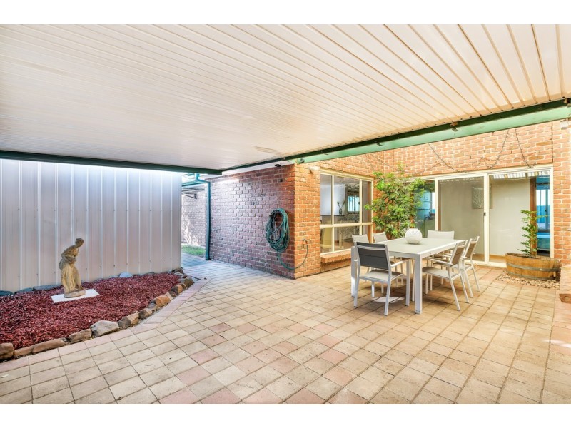 4 Esther Drive, Woodcroft SA 5162