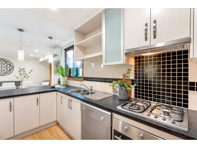 16 Manoora Drive, Hallett Cove SA 5158