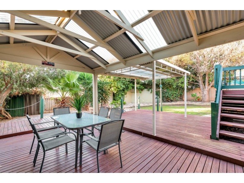 16 Manoora Drive, Hallett Cove SA 5158