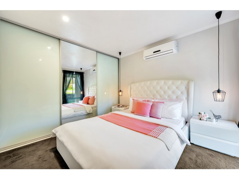 16 Manoora Drive, Hallett Cove SA 5158