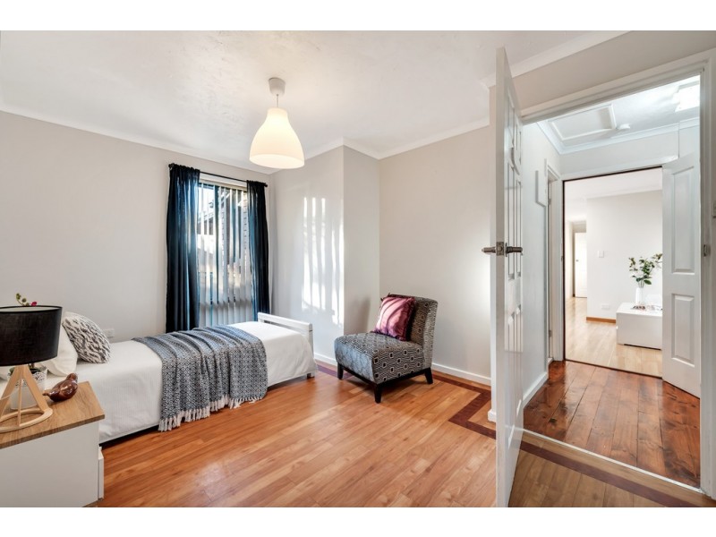 16 Manoora Drive, Hallett Cove SA 5158