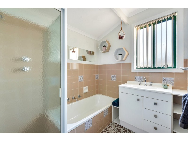 16 Manoora Drive, Hallett Cove SA 5158