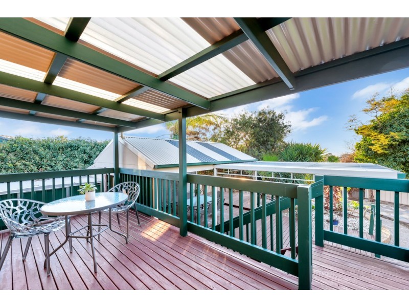 16 Manoora Drive, Hallett Cove SA 5158