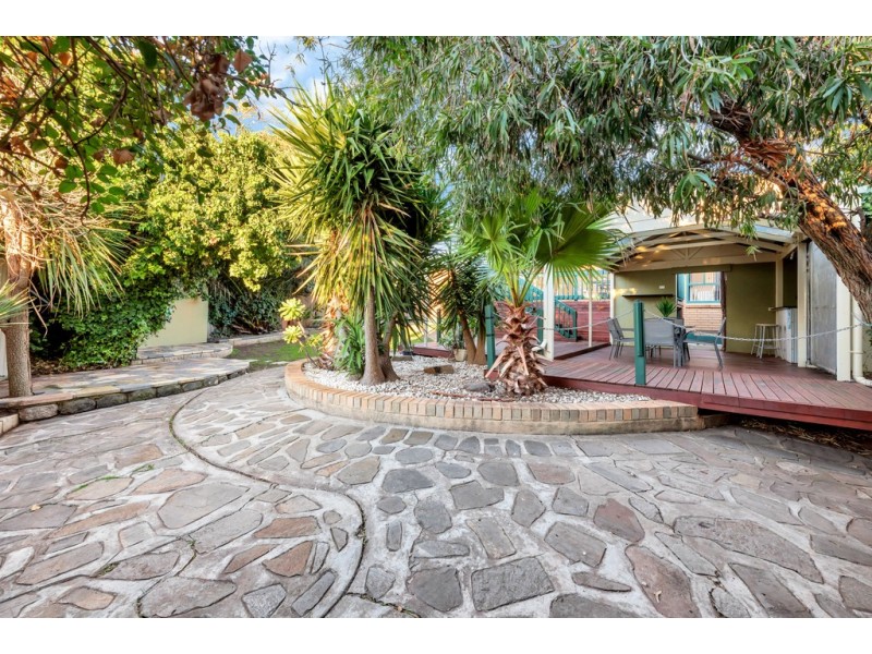 16 Manoora Drive, Hallett Cove SA 5158