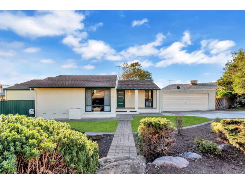 16 Manoora Drive, Hallett Cove SA 5158