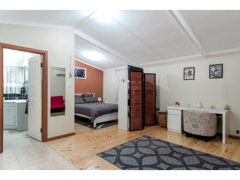 94 Black Road, Flagstaff Hill SA 5159