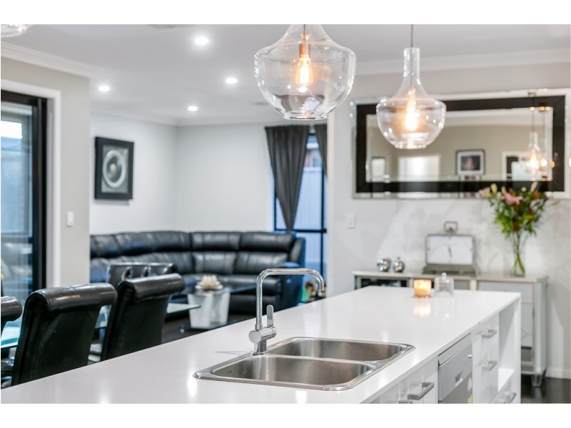 14 Bondi Drive, Seaford Rise SA 5169