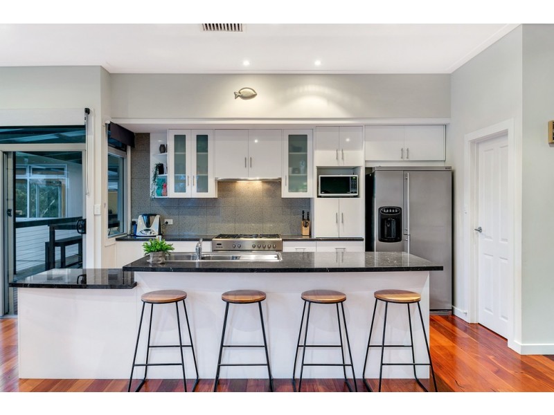 16 Scenic Court, Chandlers Hill SA 5159