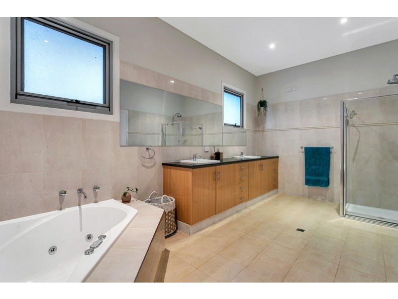 16 Scenic Court, Chandlers Hill SA 5159