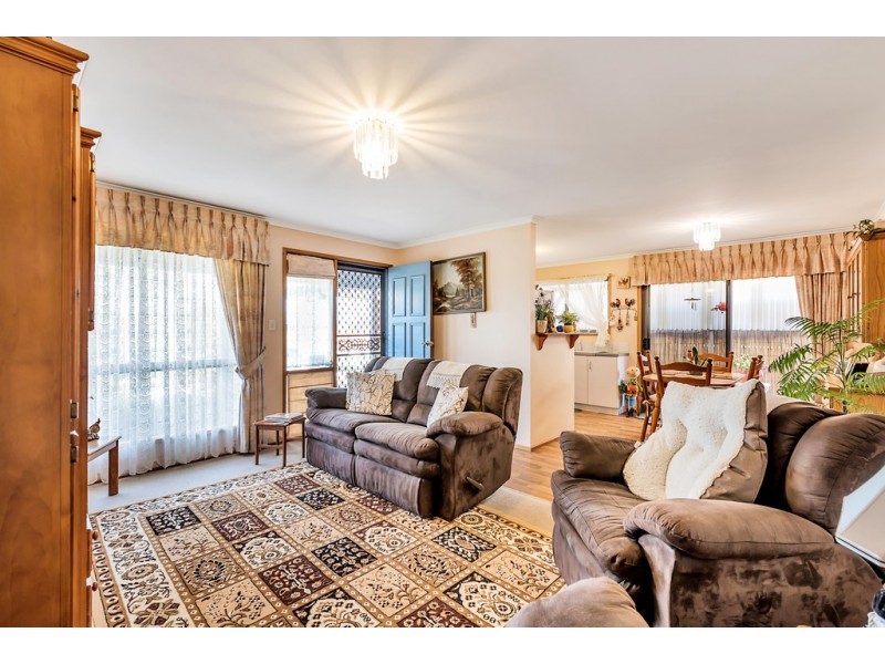 18 Smugglers Drive, Seaford Rise SA 5169