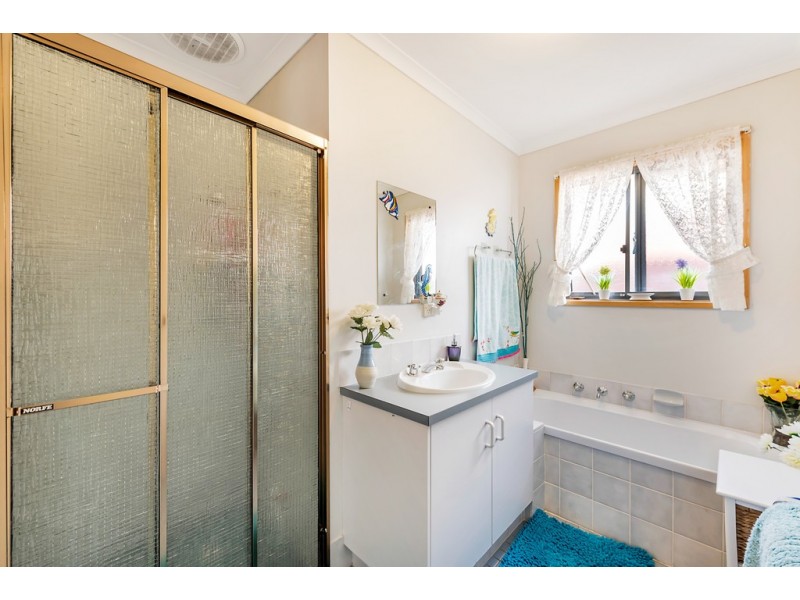 18 Smugglers Drive, Seaford Rise SA 5169
