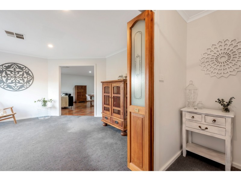 29 Magnolia Avenue, Happy Valley SA 5159