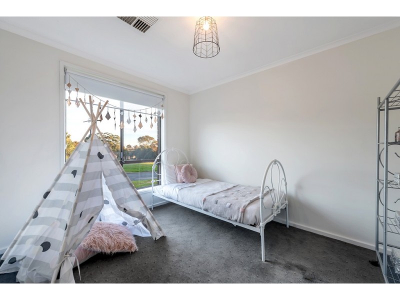 29 Magnolia Avenue, Happy Valley SA 5159