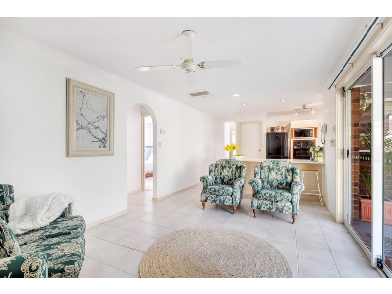 5 Anita Court, Woodcroft SA 5162