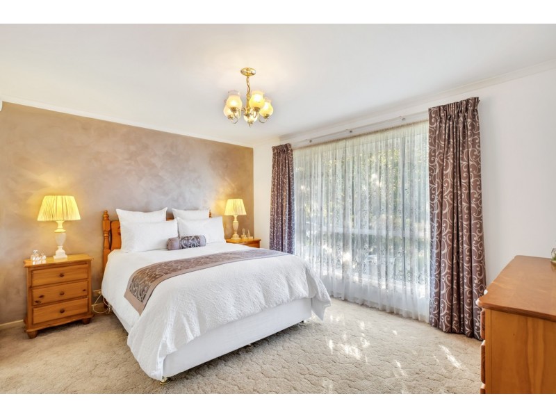 5 Anita Court, Woodcroft SA 5162