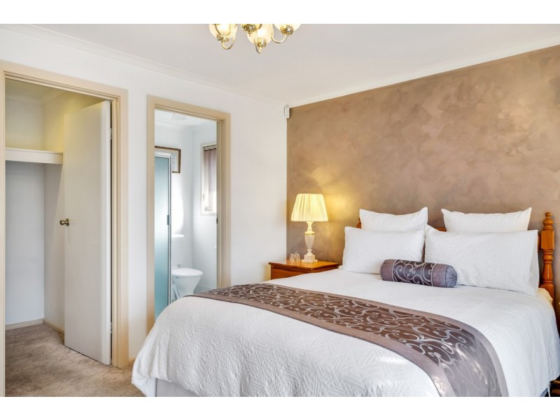 5 Anita Court, Woodcroft SA 5162