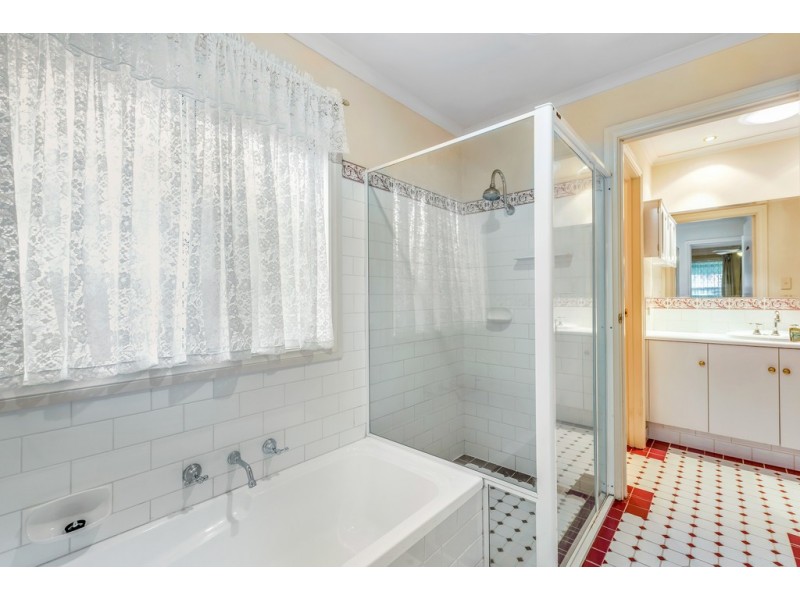 10 Dorrien Avenue, Woodcroft SA 5162