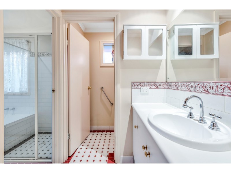 10 Dorrien Avenue, Woodcroft SA 5162