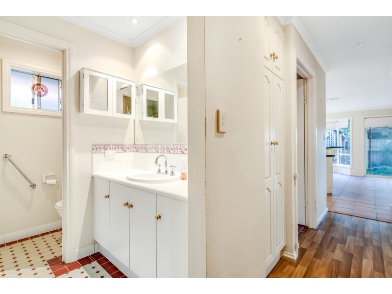 10 Dorrien Avenue, Woodcroft SA 5162