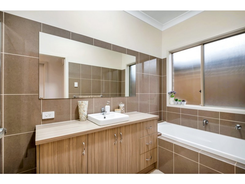 33 Cook Street, Seaford Meadows SA 5169