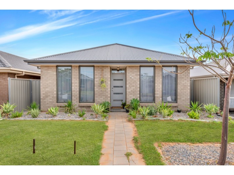 17 Hindmarsh Street, Seaford Heights SA 5169