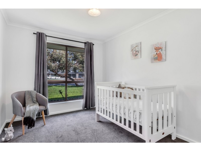 2 Rothschild Street, Woodcroft SA 5162