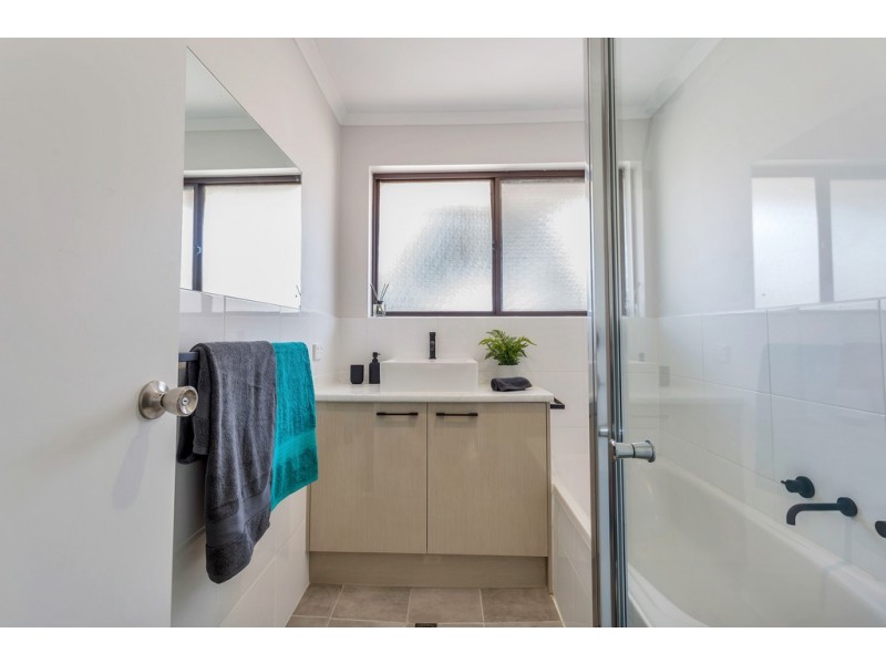 2 Rothschild Street, Woodcroft SA 5162