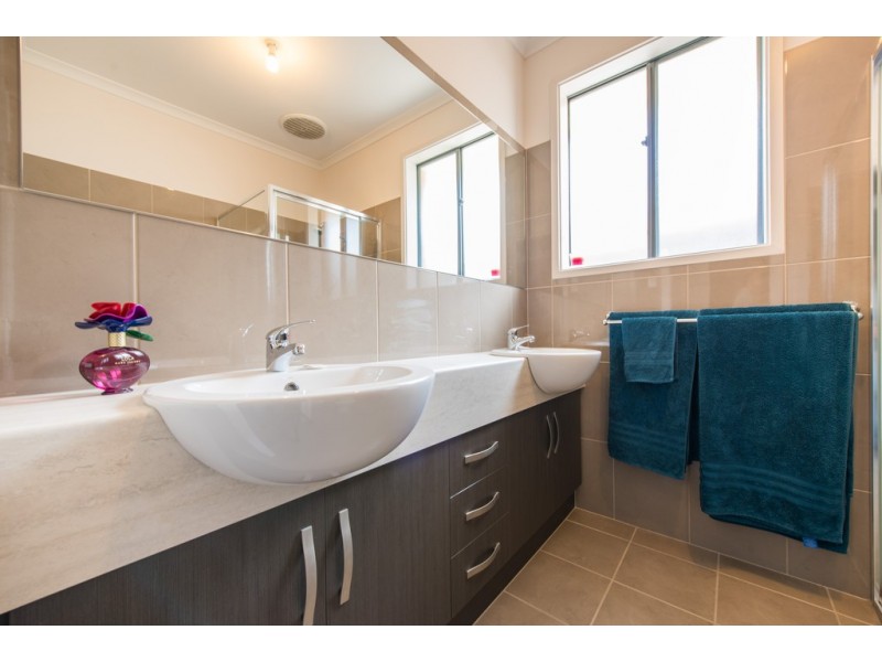 31 Sunrise Drive, Woodcroft SA 5162