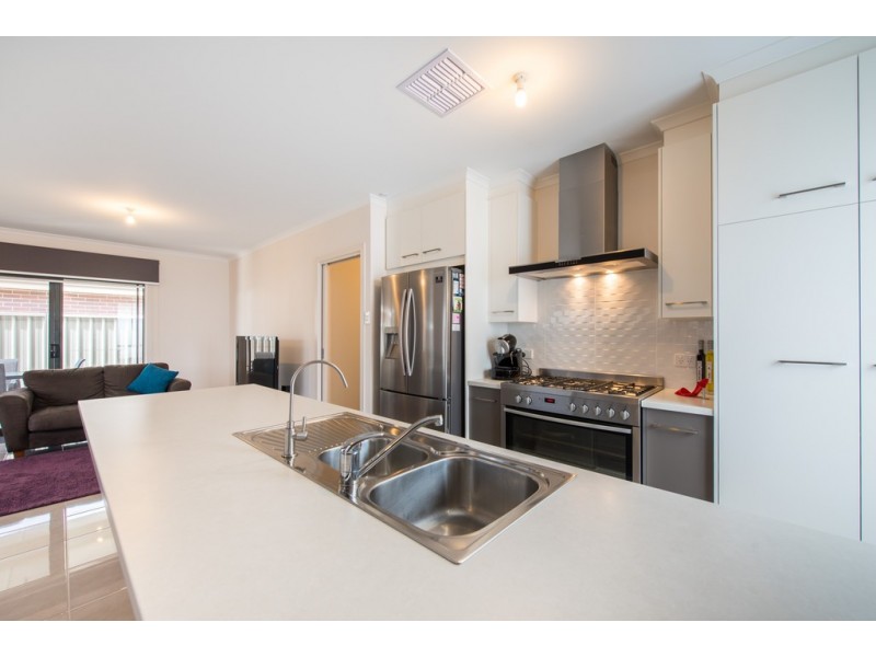 31 Sunrise Drive, Woodcroft SA 5162