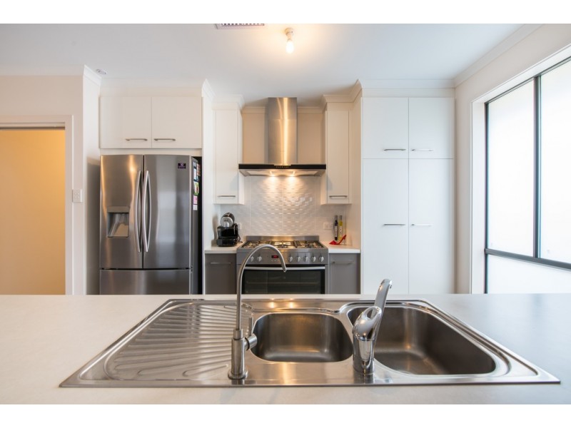 31 Sunrise Drive, Woodcroft SA 5162