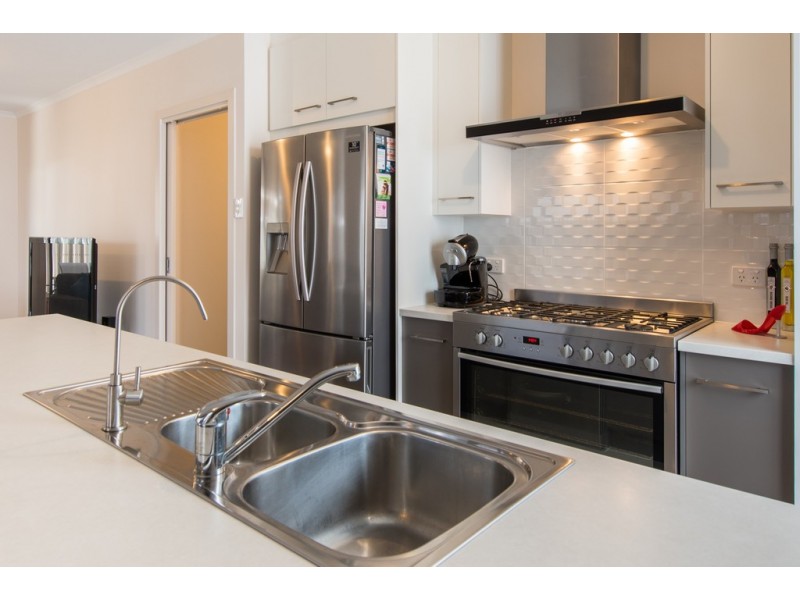 31 Sunrise Drive, Woodcroft SA 5162