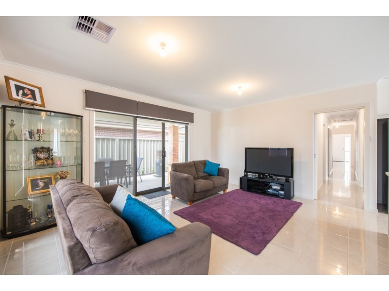 31 Sunrise Drive, Woodcroft SA 5162