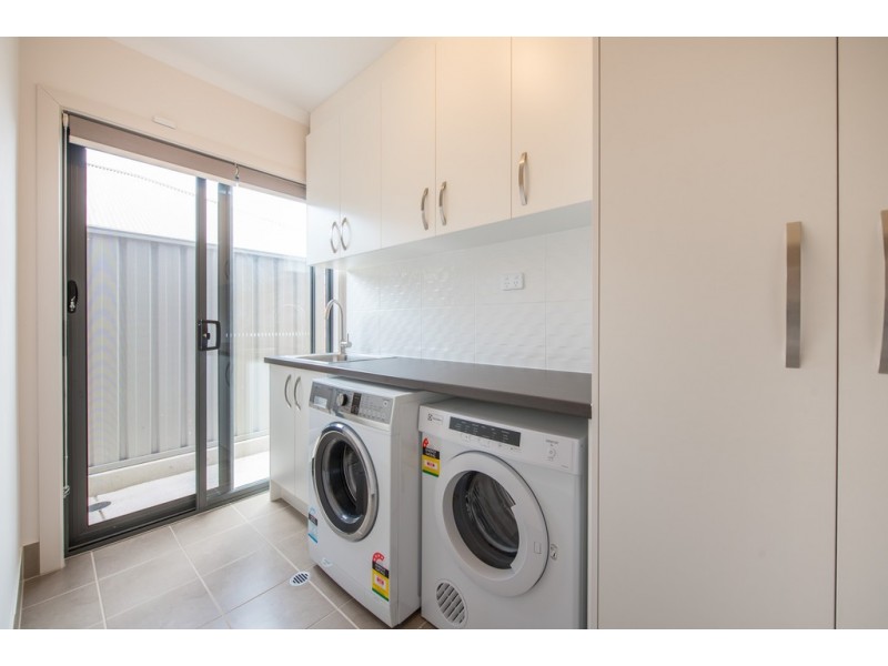 31 Sunrise Drive, Woodcroft SA 5162