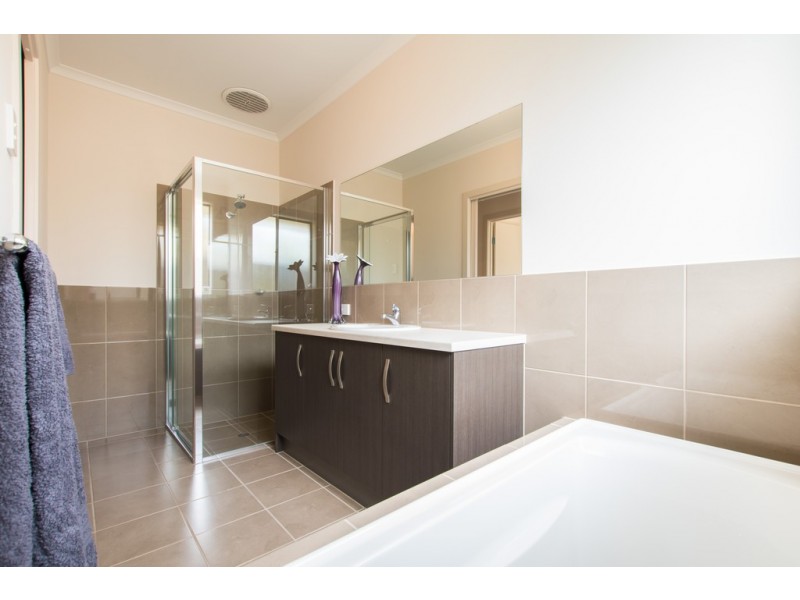 31 Sunrise Drive, Woodcroft SA 5162