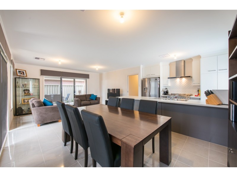 31 Sunrise Drive, Woodcroft SA 5162