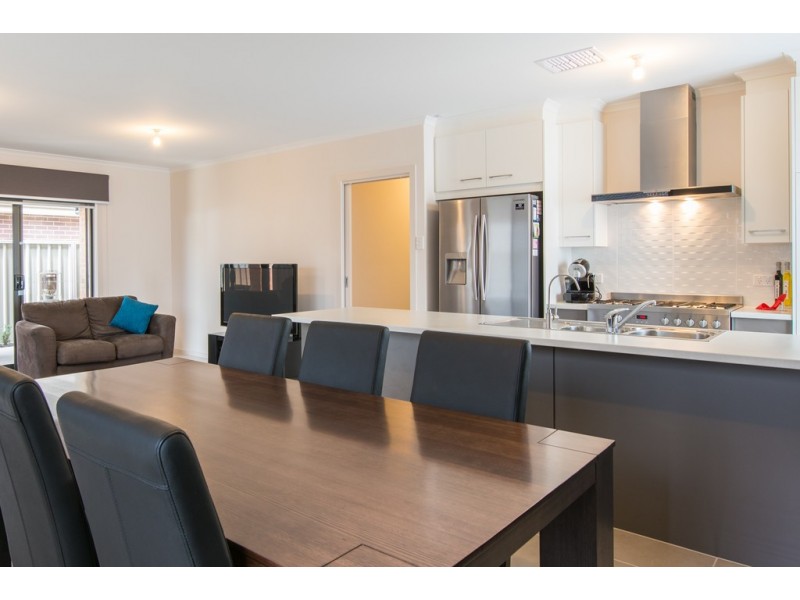 31 Sunrise Drive, Woodcroft SA 5162