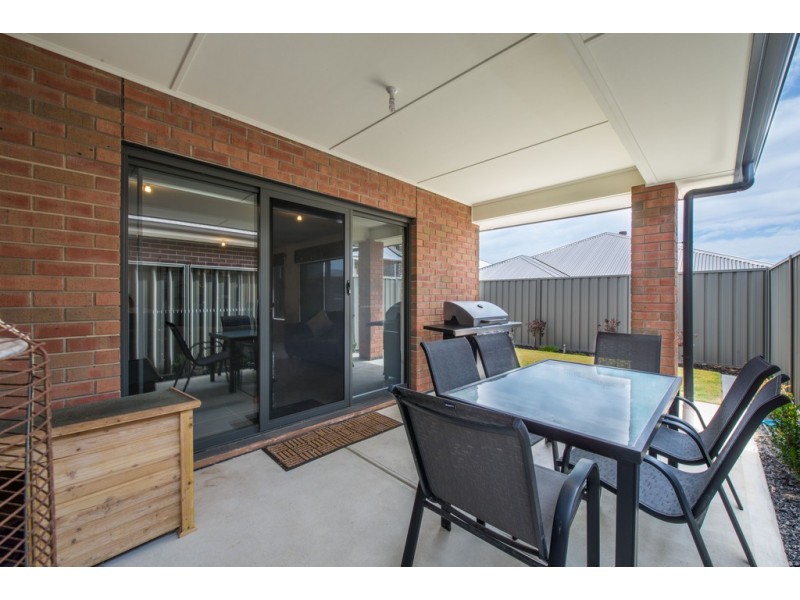 31 Sunrise Drive, Woodcroft SA 5162