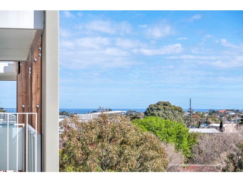 21/2 Ochre Place, Christie Downs SA 5164